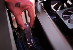 Samsung 990 PRO w/Heatsink SSD 2TB PCIe 4.0 M.2 Internal Solid State Hard Drive, Fastest Speed for Gaming, Heat Control, Direct Storage and Memory Expansion, Compatible w/ Playstation5, MZ-V9P2T0CW