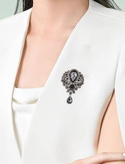 SYGA Brooch Pin Fashion Crystal Rhinestone Jewellery Pin Vintage Clothing Accessories Decoration Glass Pendant Gray Brooches For Women- S242