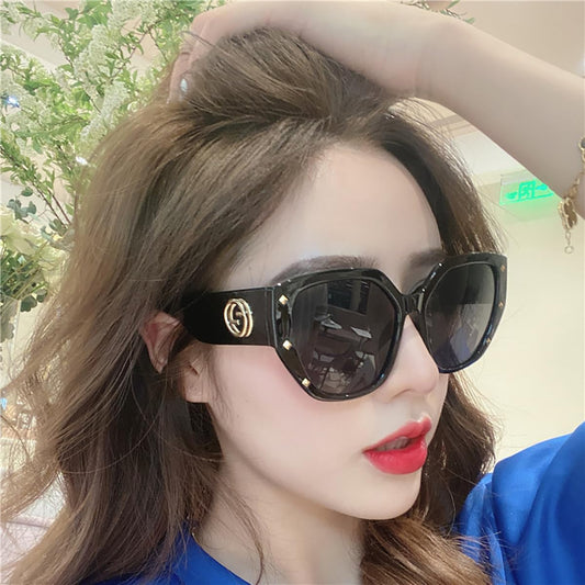 SYGA Trendy Large-Frame Square - Shaped Sunglasses for Women with UV Protection, Perfect for Outdoor Activities and Travel - Black Frame Grey Lense