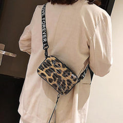 SYGA Women’s Crossbody Bag, Small PVC Shoulder Bag Travel Makeup,Cosmetic Small Bag (Pink)