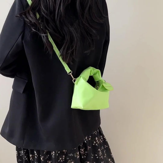 SYGA Women's Portable Pleated Bag Trend Fashion Girl Shoulder Bag Simple Mobile Phone Coin Purse Messenger Bag (Black)