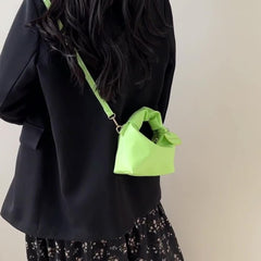 SYGA Women's Portable Pleated Bag Trend Fashion Girl Shoulder Bag Simple Mobile Phone Coin Purse Messenger Bag (Black)