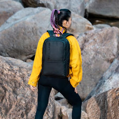 Arctic Hunter Slim Laptop Backpack for Men Women Lightweight 18L Expandable Backpack Shockproof 15.6" Laptop Pocket Water-resistant Daypack Compact Computer Bag for Casual Office Daily College, Black