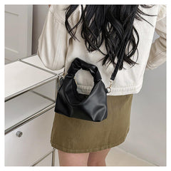 SYGA Women's Portable Pleated Bag Trend Fashion Girl Shoulder Bag Simple Mobile Phone Coin Purse Messenger Bag (Black)