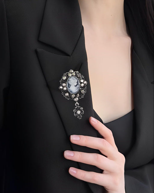 SYGA Brooch Pin Fashion Crystal Rhinestone Jewellery Pin Vintage Clothing Accessories Decoration Retro Beauty Head Crystal Silver Brooches For Women- S249