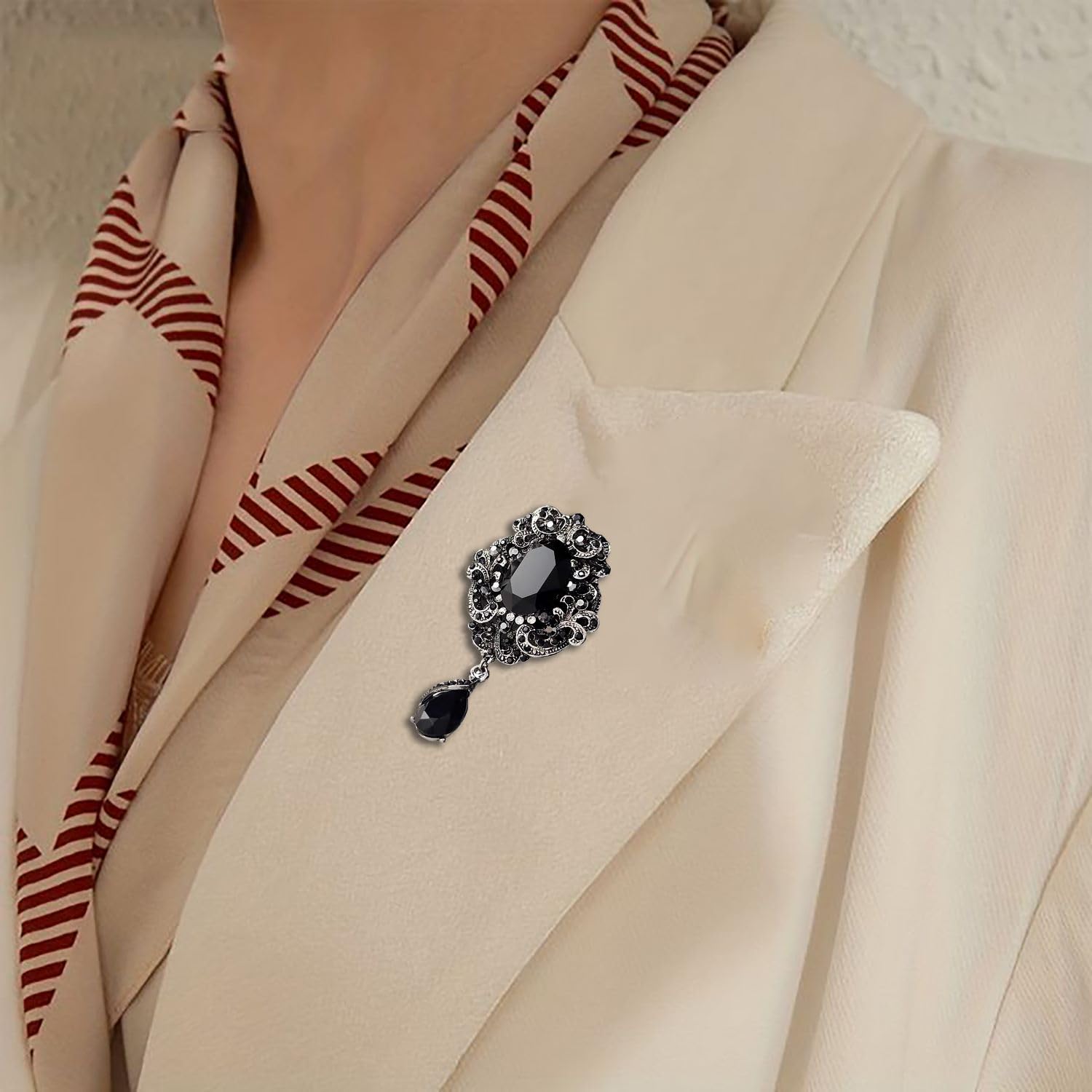 SYGA Brooch Pin Fashion Crystal Rhinestone Jewellery Pin Vintage Clothing Accessories Decoration Vintage Black Diamond Brooches For Women- S74