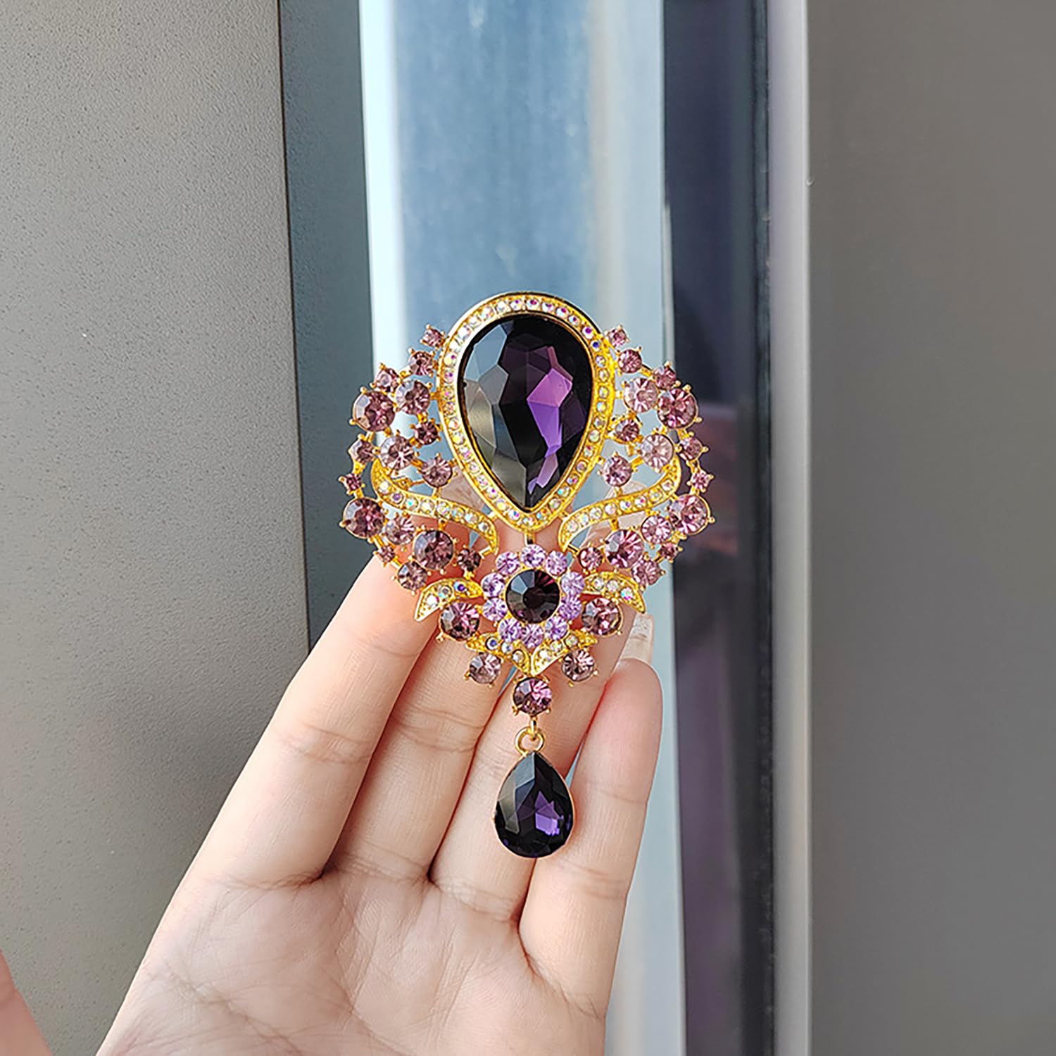 SYGA Brooch Pin Fashion Crystal Rhinestone Jewellery Pin Vintage Clothing Accessories Decoration Glass Pendant Purple Brooches For Women- S246