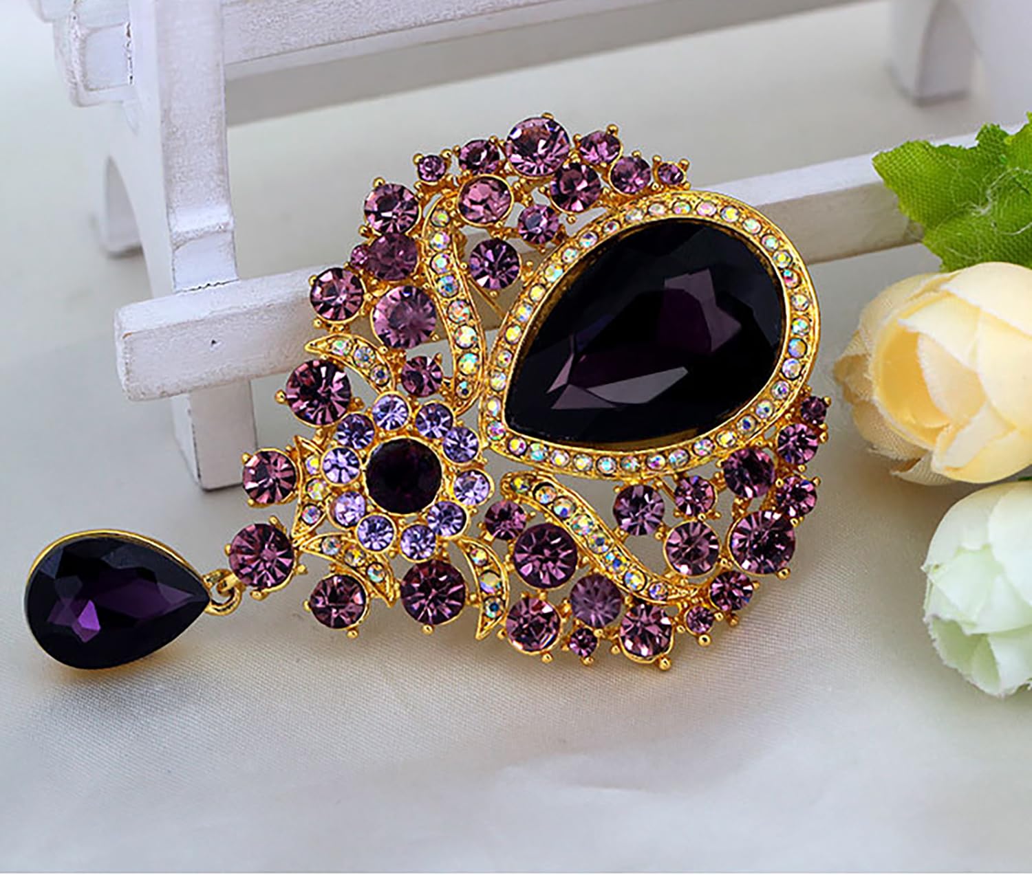 SYGA Brooch Pin Fashion Crystal Rhinestone Jewellery Pin Vintage Clothing Accessories Decoration Glass Pendant Purple Brooches For Women- S246